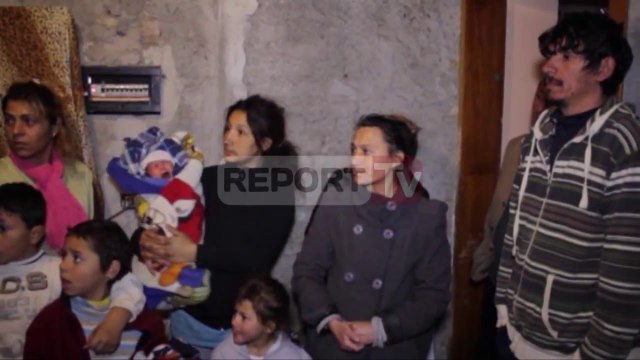 Report TV - Familja me 25 anëtarë ...në 75 metra katrorë!...të detyruar nga varfëria