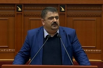 Report TV - Ndocaj: Ju jeni deputetë mielli dhe...Leskaj i heq mikrofonin