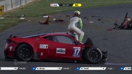 GT Tour 2016 (Nogaro) - Crash de Sacha Bottemanne