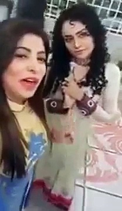 Amir Liaquat Flirting Sanam Baloch in LIVE Show