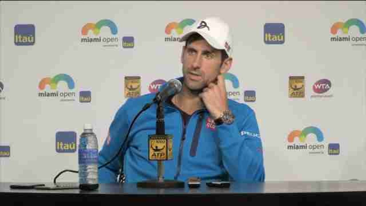 Djokovic sigue adelante en Miami al derrotar al portugués Sousa