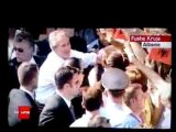 George Bush dépouillé en Albanie