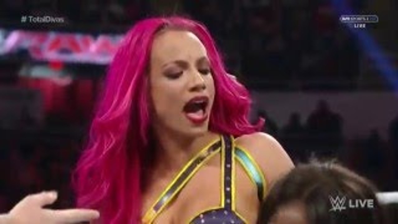 720pHD WWE RAW 02/22/16 Sasha Banks vs Naomi ( Becky Lynch Attack , Charlotte interrupt )