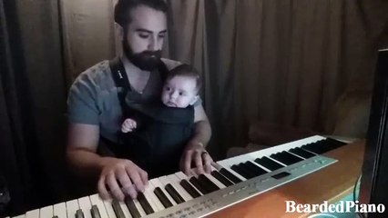 Mira lo que hace este padre para dormir a su hijo