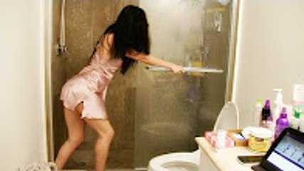 10 COSAS QUE HACEN LAS MUJERES CUANDO ESTAN SOLAS