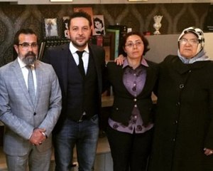 Nihat Doğan, Özgecan'ın Ailesini Reklam İçin mi Ziyaret Etti