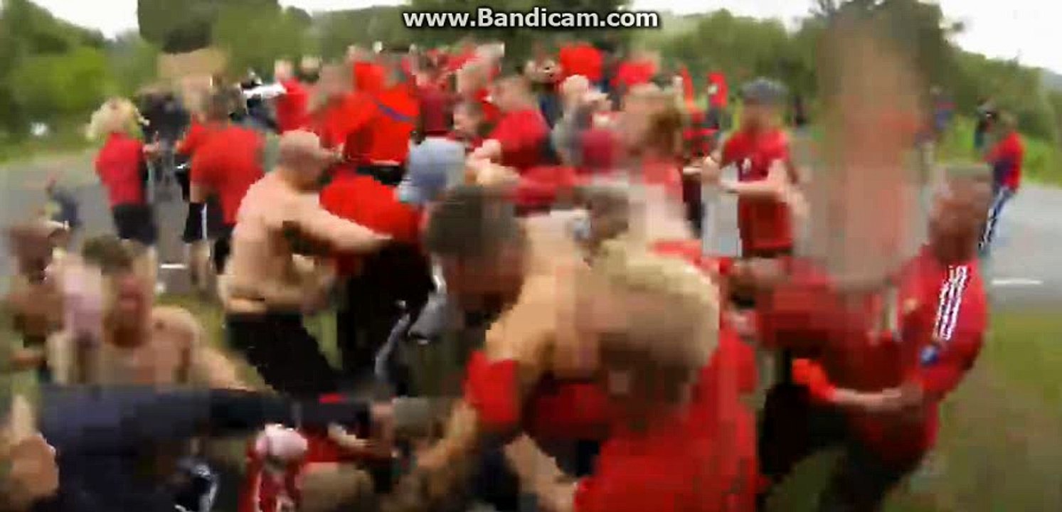 Danskere tæsker løs i vildt hooligan-slagsmål