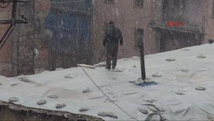 Hakkari'de Kar Yağışı Etkili Oldu
