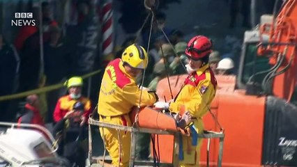 Taiwan quake: The moment a survivor was found - BBC News