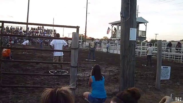 Se faire eclater par un taureau pour 100 $... Dingue