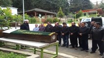 Kocaeli - Kimsesi Olmayınca Mezarlık Çalışanları Cenaze Namazını Kıldı