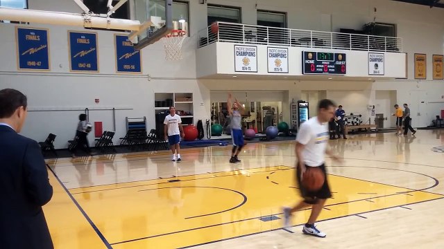 Stephen Curry s'entraîne au shoot avec Steve Nash
