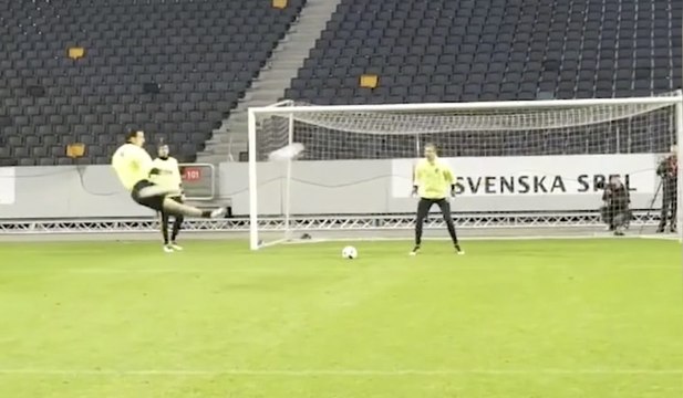 Le Lob et le ciseau parfaits d'Ibrahimovic à l'entraînement avec la Suède