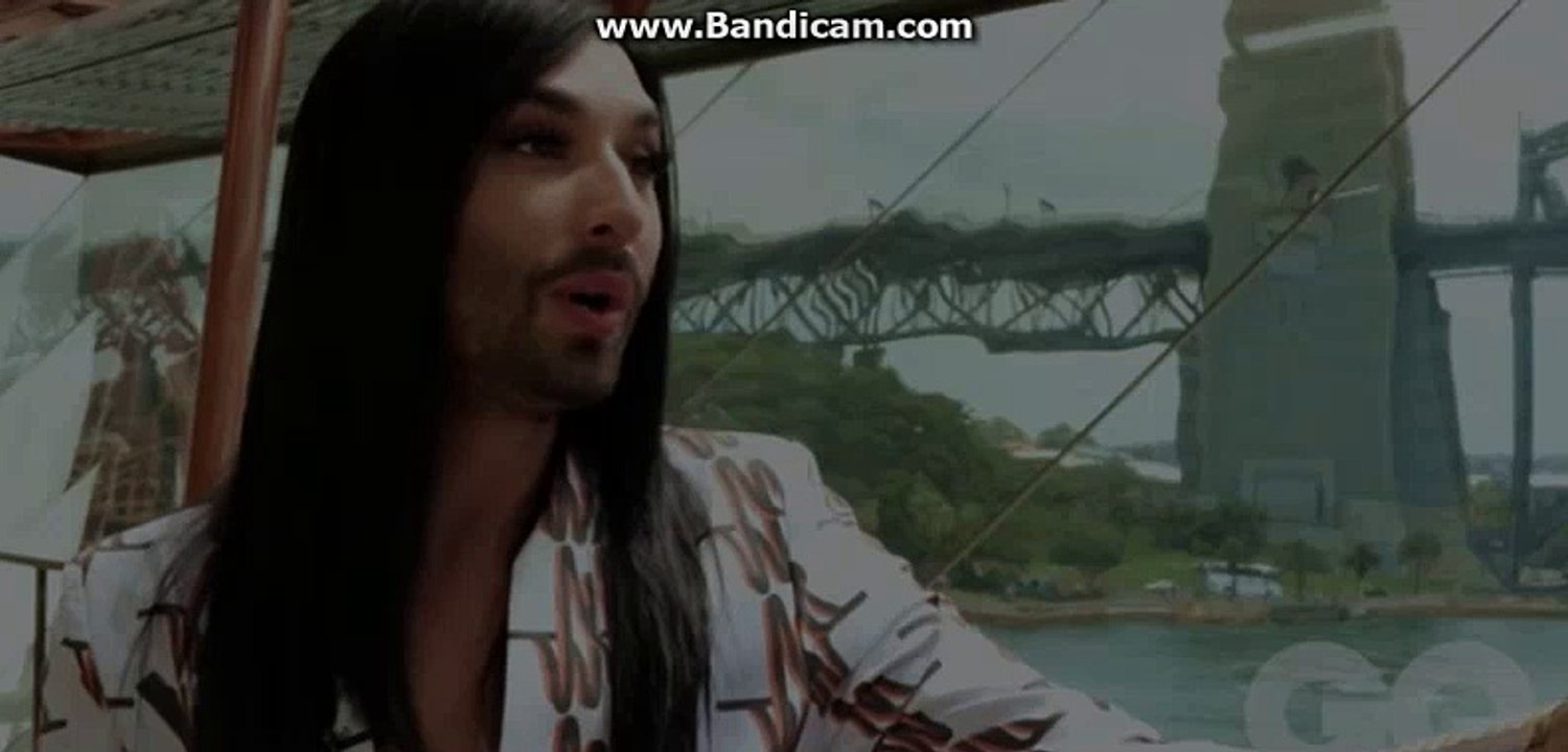 Conchita singt ein Stück 'Diamonds are Forever' und 'Where do I begin'