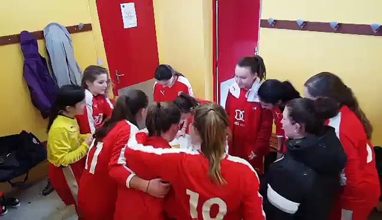 Cri de victoire des Féminines face à Arnage