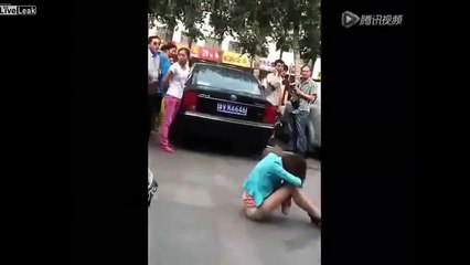 Une femme découvre son mari avec une autre femme