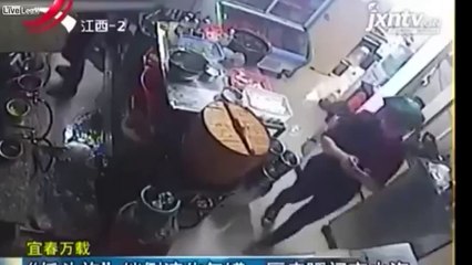 Waitress accidentally causes fire in Restaurant
