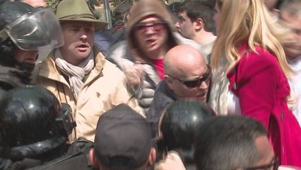 Strazimiri me pistoletë në brez? Deputeti: Ligji e lejon - Top Channel Albania - News - Lajme