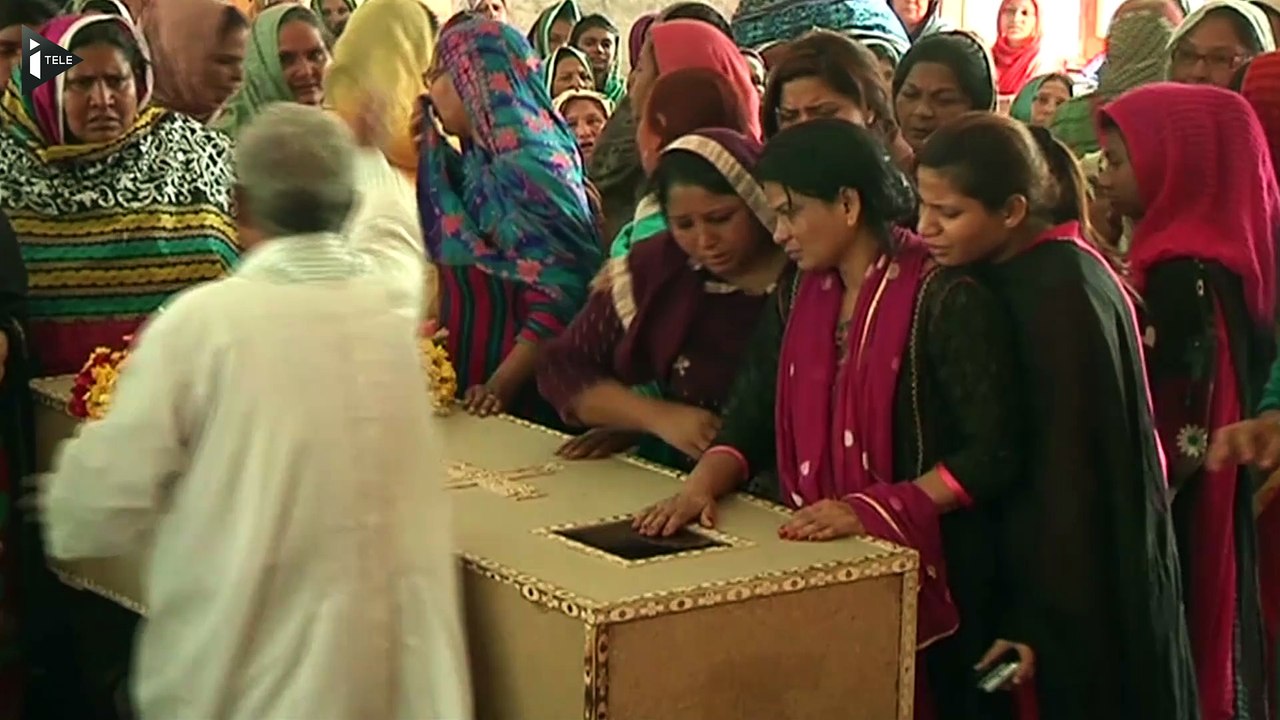 Après l'attentat, le Pakistan enterre ses morts