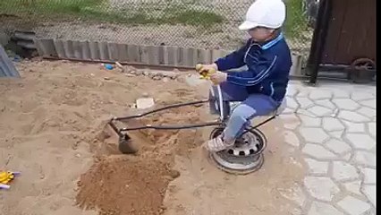 طفل صنع شيء عجيب تبارك الله عليه