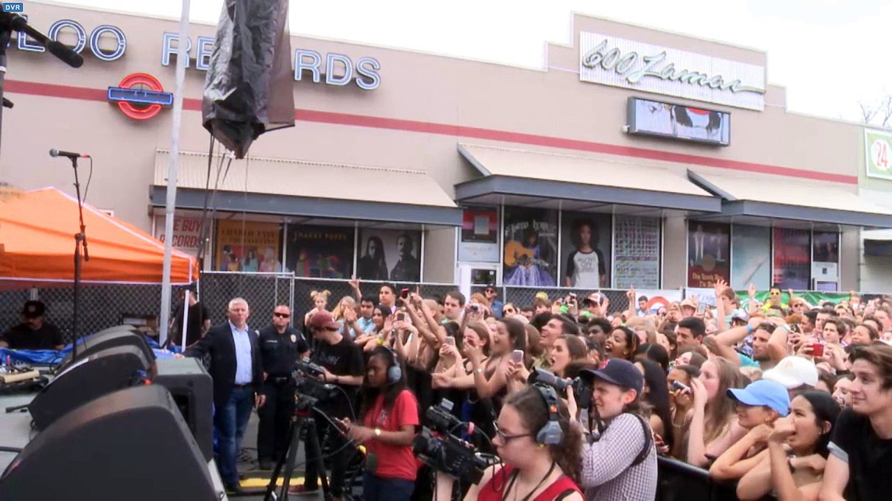 DNCE - "Cake By The Ocean" - Austin (march 17, 2016)