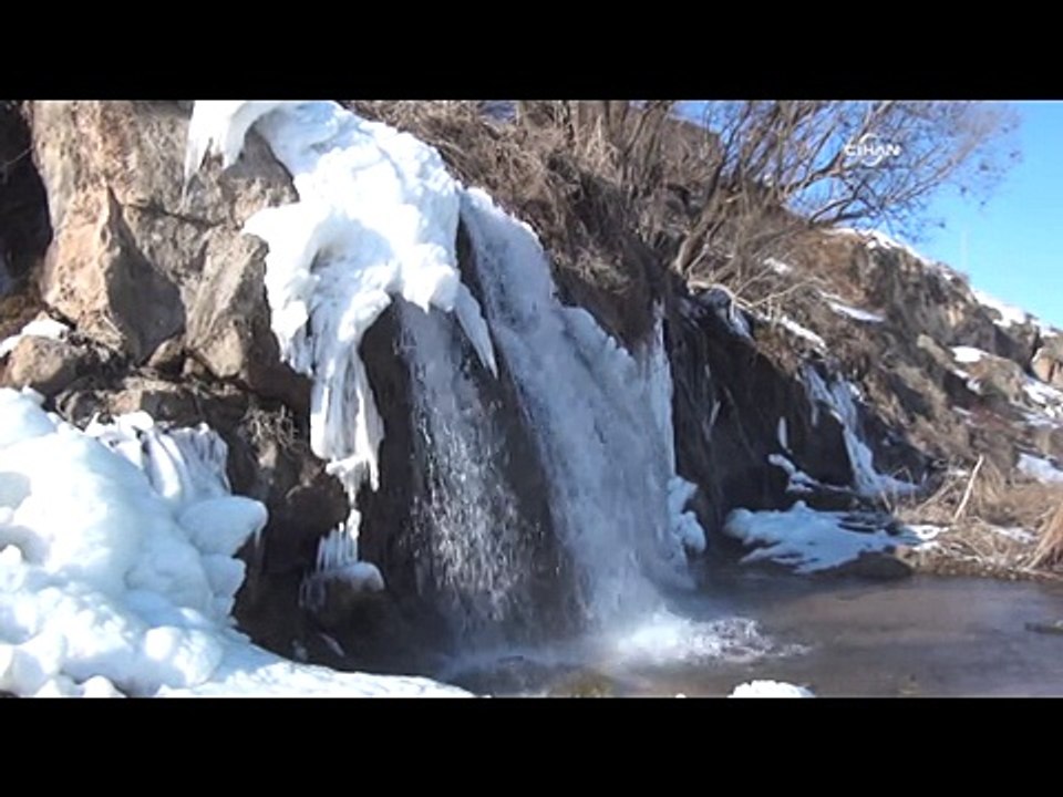 Donan Kotom Şelalesi'nden muhteşem manzaralar