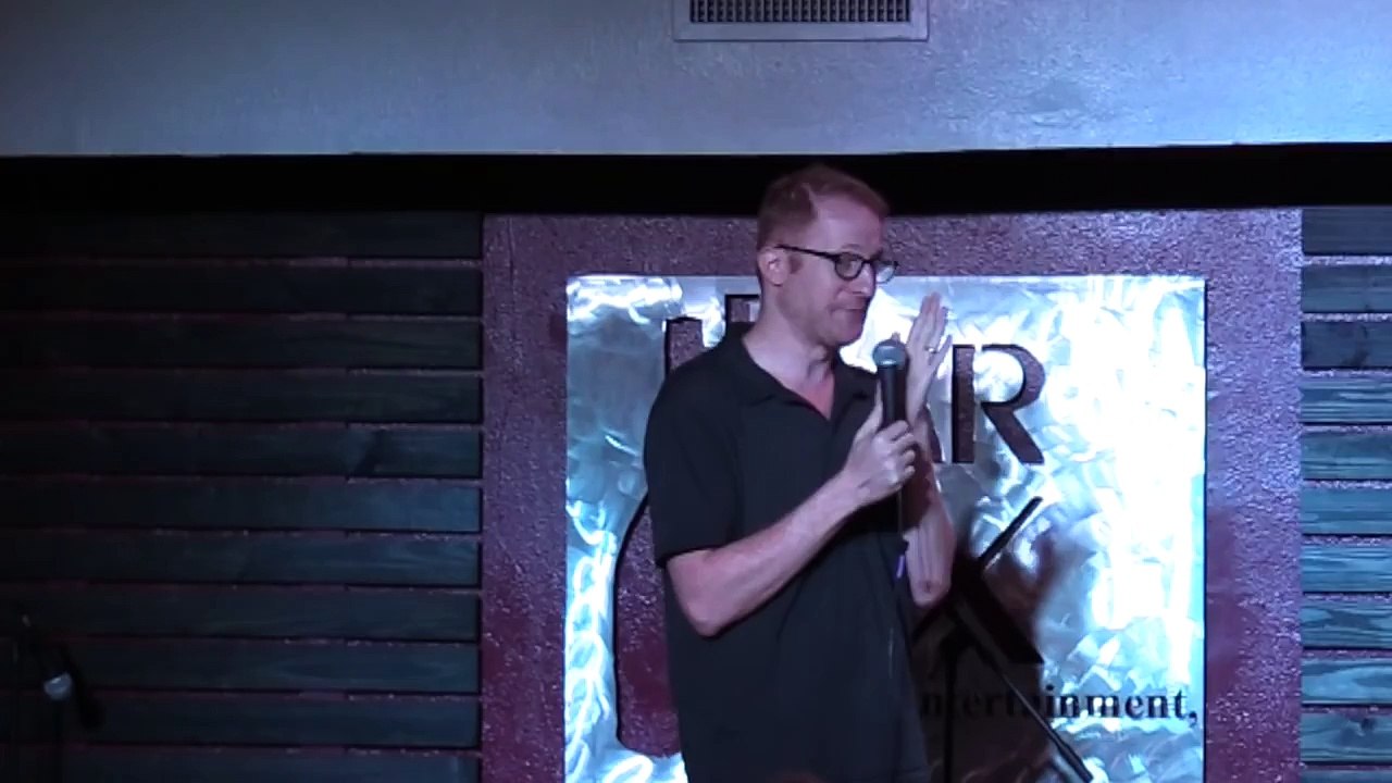 Comedian destroys heckler who got offended at his jokes about parenting ...