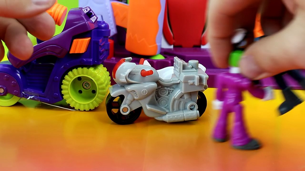 The Joker & Bane capture Imaginext police officer Batman Batbot saves them Just4fun290 dc superhero