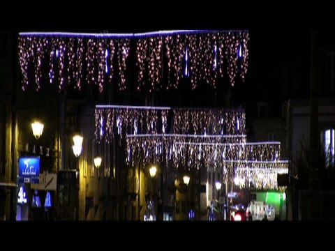 Avant noel à Quimper, illumination sur la ville L'ambiance à Quimper avant noel, avec les belles illuminations sur les rues et les maisons.