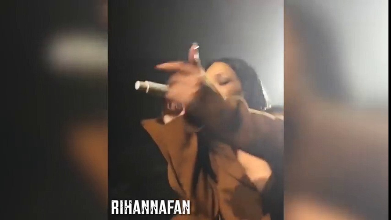 Rihanna lets fan sing FourFiveSeconds and is blown away! (Live in Cincinnati, OH)