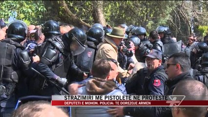 Strazimiri me pistoletë në protestë - News, Lajme - Vizion Plus