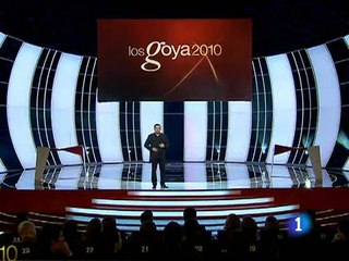 Pocoyó entrega junto a Andreu Buenafuente el premio Goya a la mejor película de animación.