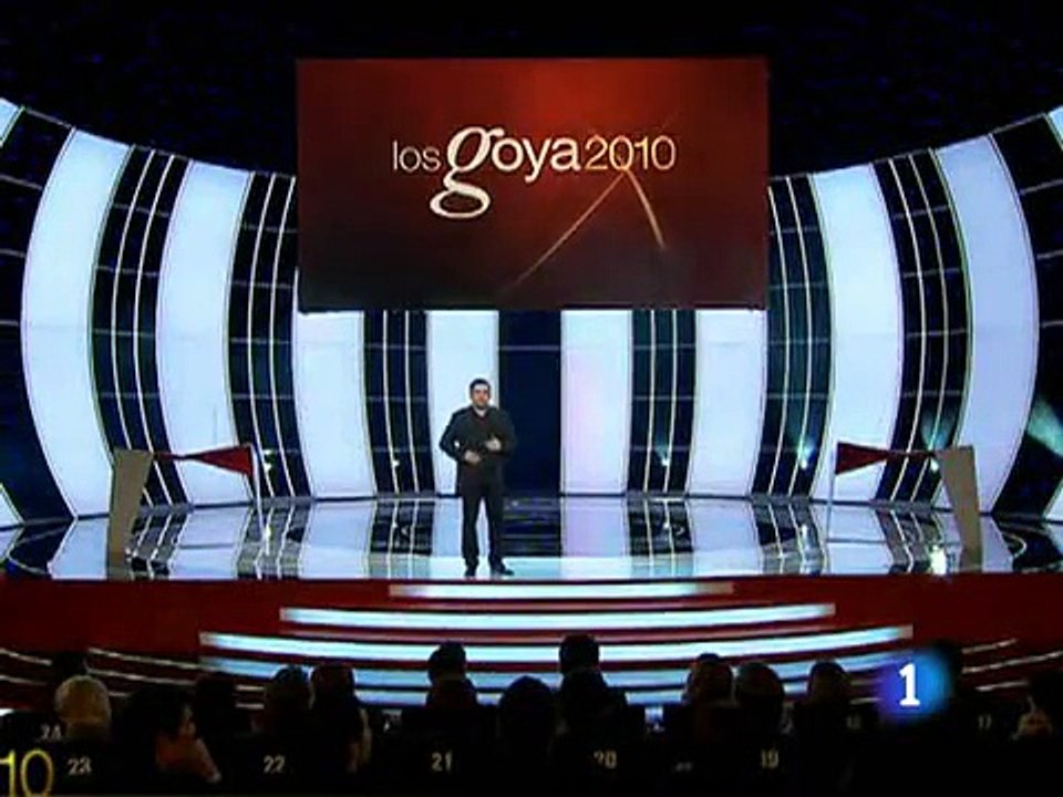 Pocoyó entrega junto a Andreu Buenafuente el premio Goya a la mejor película de animación.
