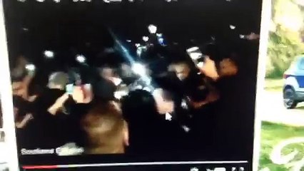 mohamed 6 tayfra9 al7alwa fe amsterdam   -الملك محمد السادس توزيع  الحلوة لمغاربة هولندا