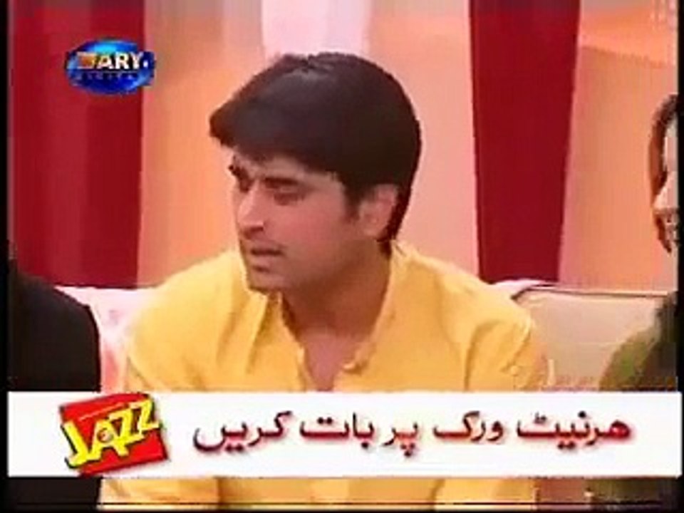 Hugs and kisses in Morning SHow Shame on noor and Humayun saeed