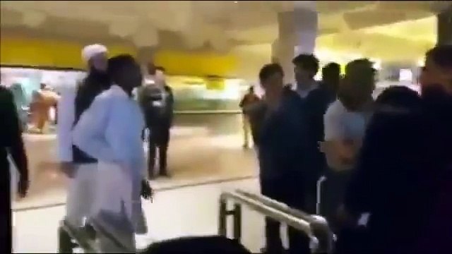 Junaid jamshed gets beaten at the airport (Next Face Of Pakistan)