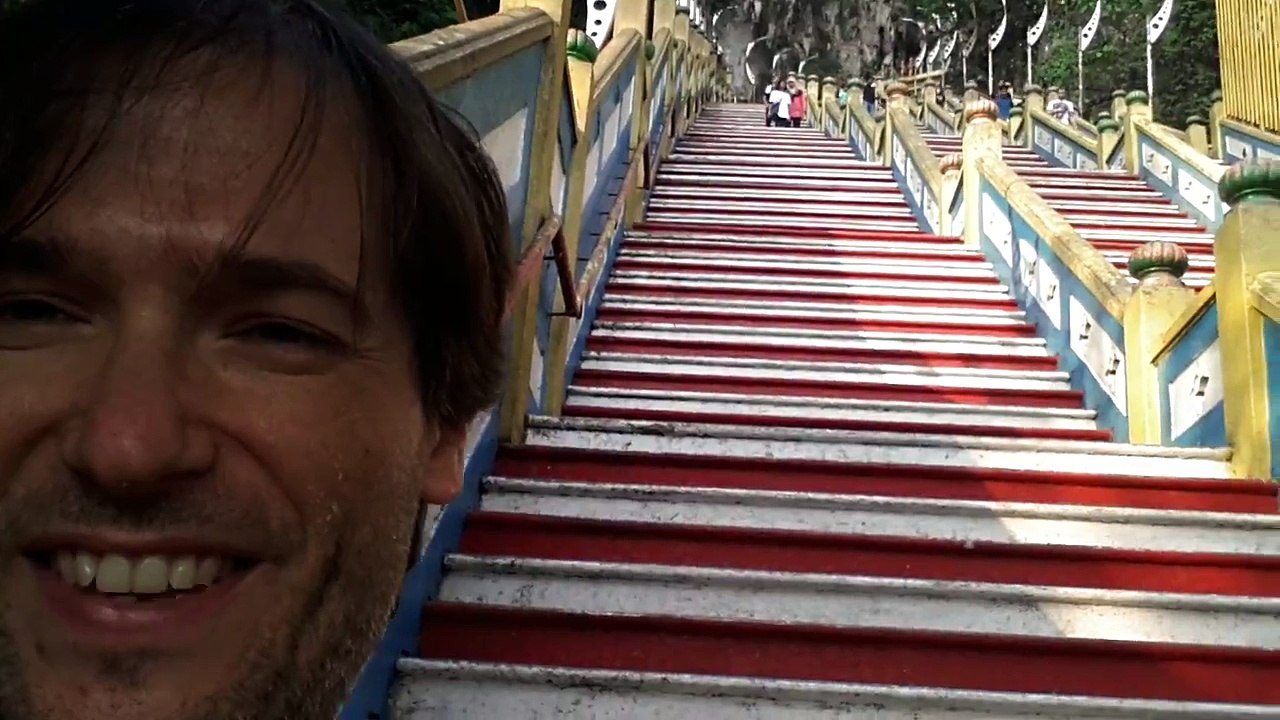 ★ George and a monkey climb 300 steps!