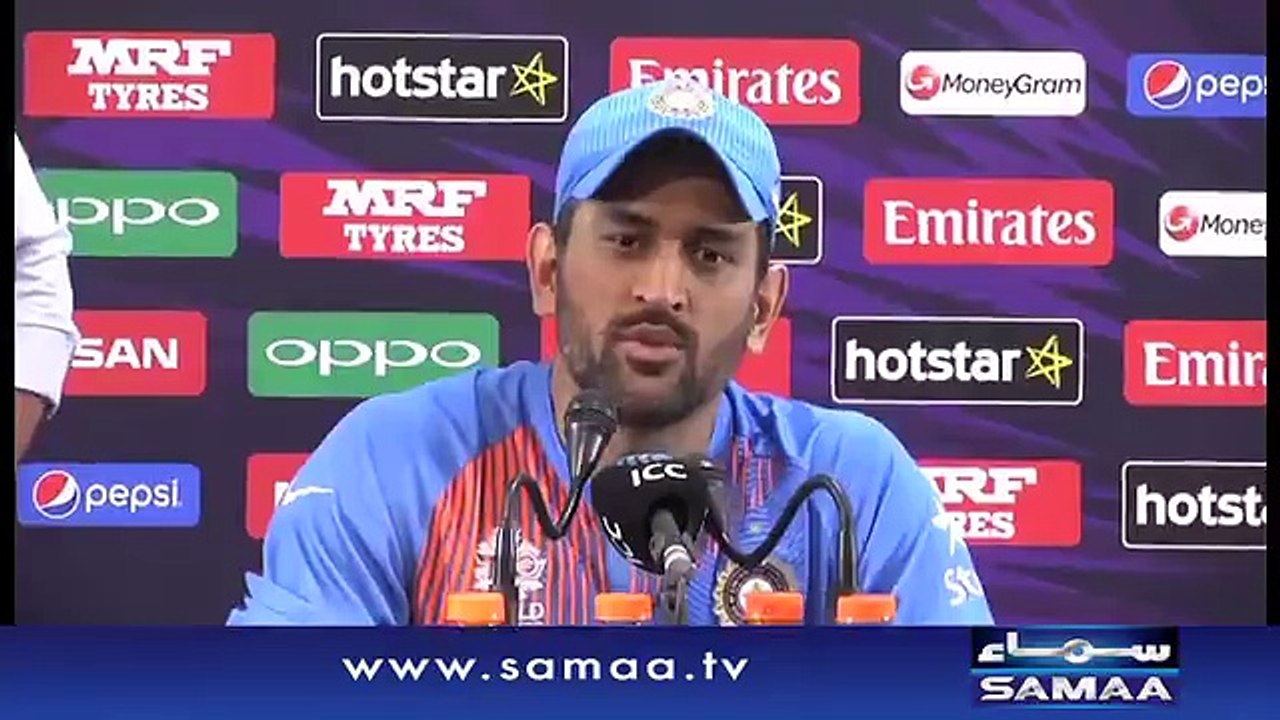Dhoni vs Afridi (Difference of calmness, answering reporter's harsh question)