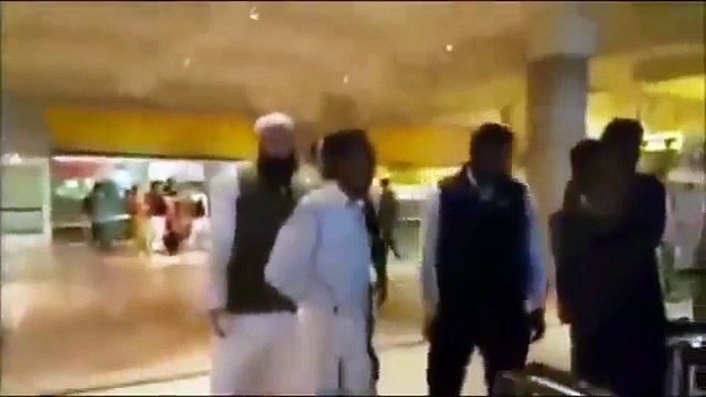 Junaid jamshed gets beaten at the airport (Next Face Of Pakistan)