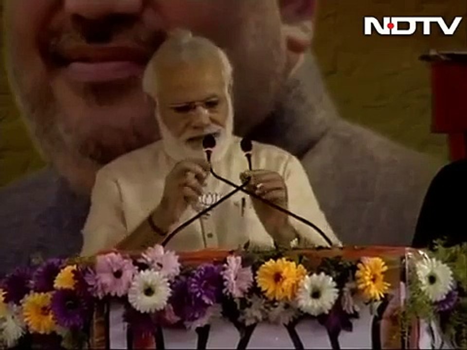 See What Indian PM Narendra Modi Did When Azaan Came in In West Bengal Rally ??
