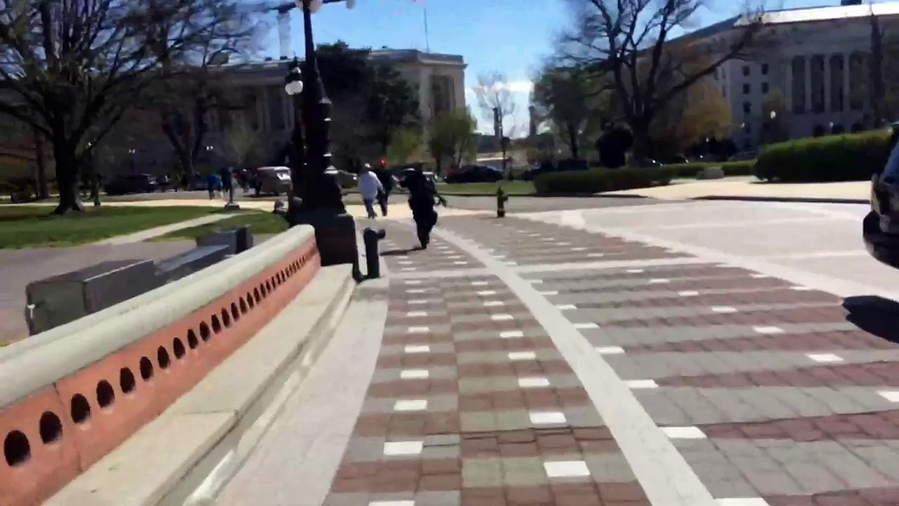 Washington: Coups de feu au Capitol - Un policier aurait été blessé - Le tireur aurait été arrêté (Presse US)