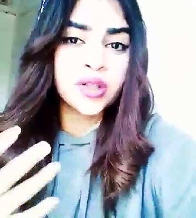 فتاة تونسية تعبر عن غضبها من حملة "قاورية تهنيك و لا ثعلوبة تونسية تشقيك" ..!