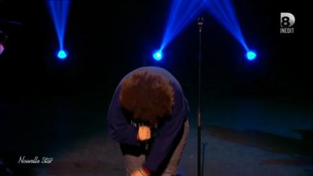 Nouvelle Star : quand le corset d’Elodie Frégé s’ouvre en plein prestation