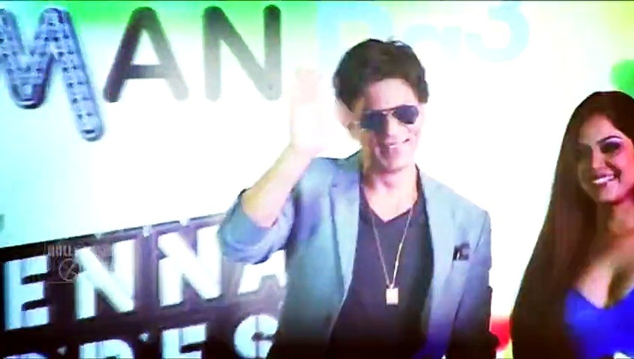 Shahrukh Khan Gives BEST ACTOR Trophy To Ranveer Singh | TOIFA 2016