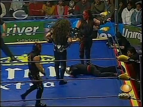 AAA-SinLimite 2009-02-09 Tlaxcala 01 Mini Charly Manson, Octagoncito & Mascarita Divina vs. Minis Chessman, Mini Psciosis & Mini Histeria