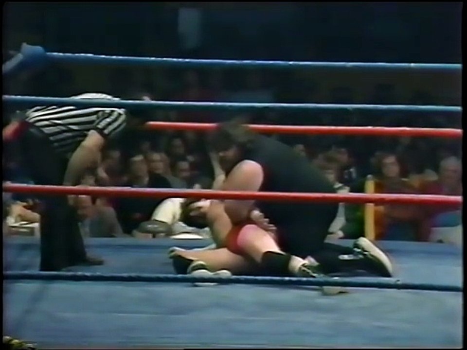 Dino Bravo vs Jerry _Crusher_ Blackwell (04_10_1980)