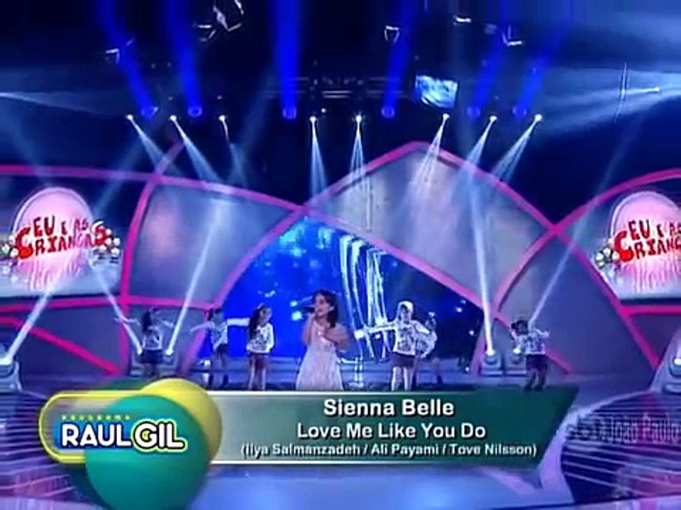 Cute little girl singing - love me like you do