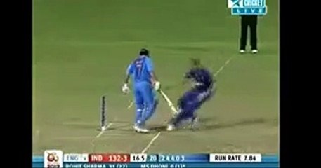 Stuart Broad Take Out The Ball From the Pads Of MS Dhoni
