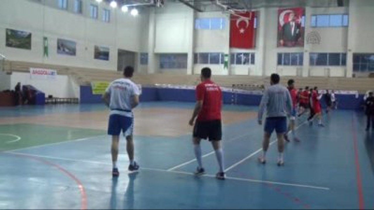 A Milli Erkek Hentbol Takımı Antrenörü Öztürk