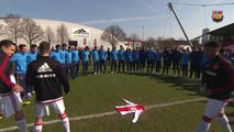 FCB Masia: El juvenil B del Barça i l’Ajax recorden a Cruyff amb un minut de silenci